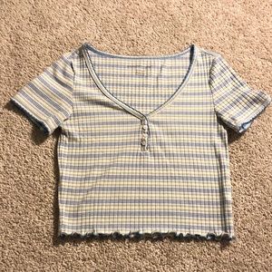 Cropped blue shirt